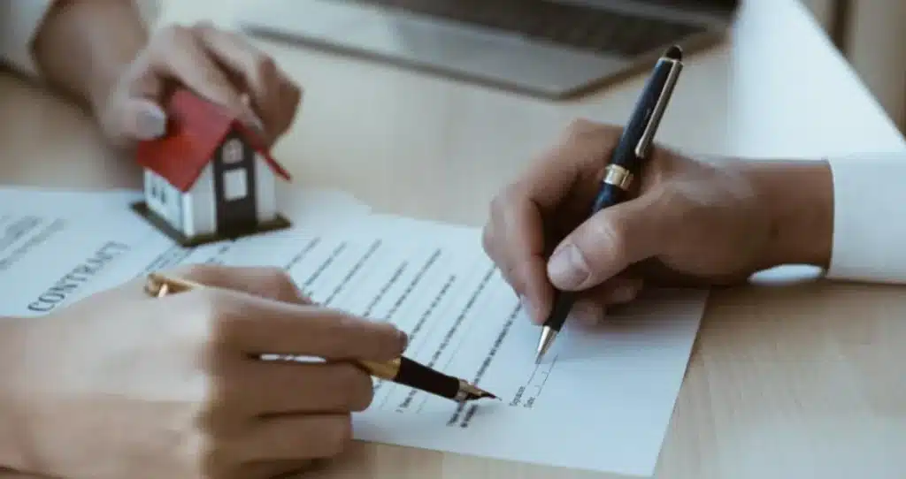 How to File a Slip and Fall Claim 3 notify property owner & gather evidence